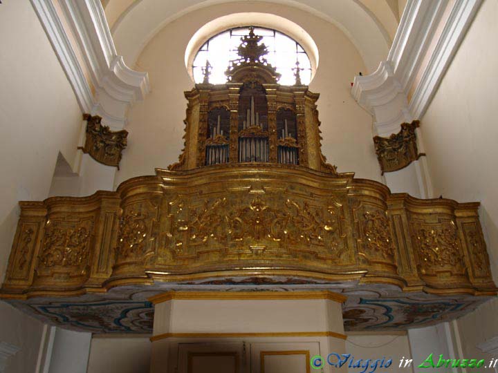 11-P5114848+.jpg - 11-P5114848+.jpg - Il meraviglioso organo (1772), opera dell'atriano A. Fedri, nella chiesa di S. Eusanio.